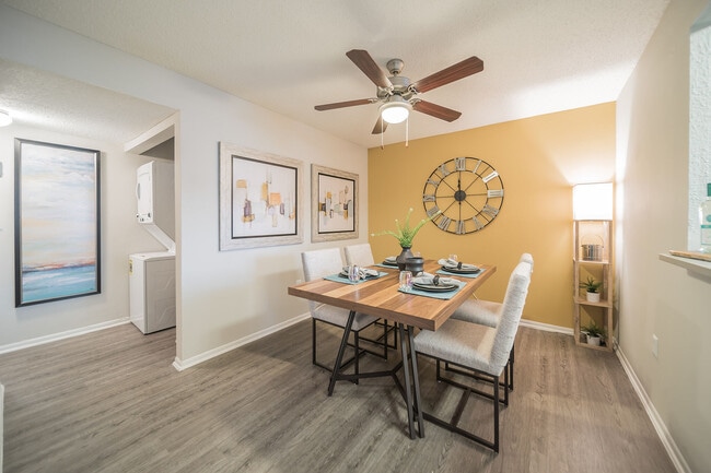 Apartamentos Bluestone on the Bay — foto de la comunidad