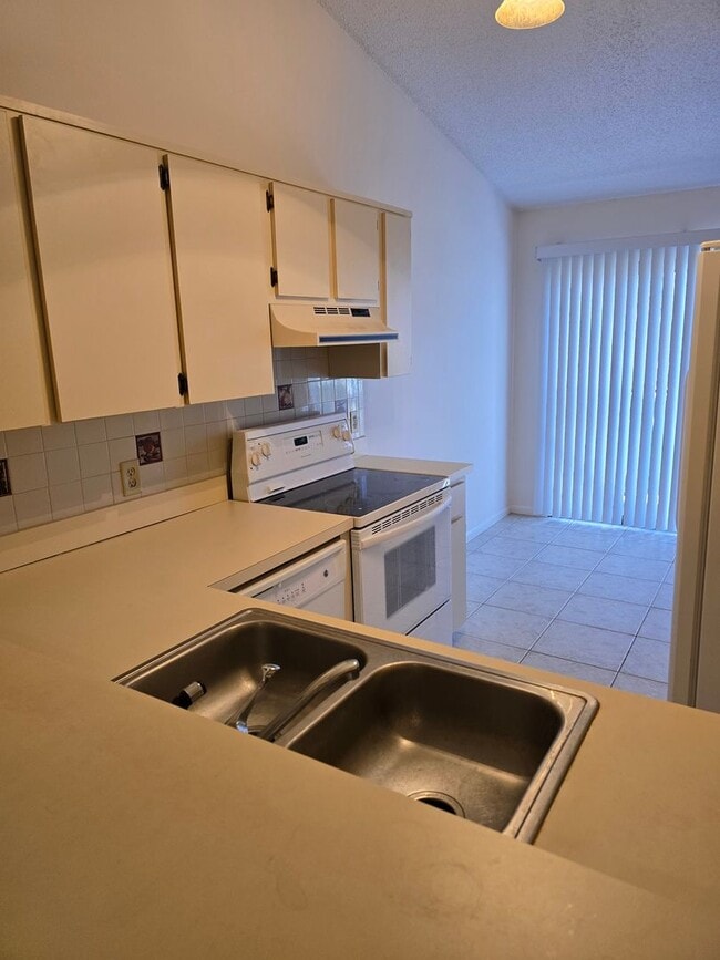 Photo - 1200 Tamiami Ln