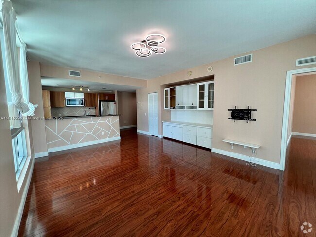 Building Photo - 300 S Biscayne Blvd Unit 2401 Rental