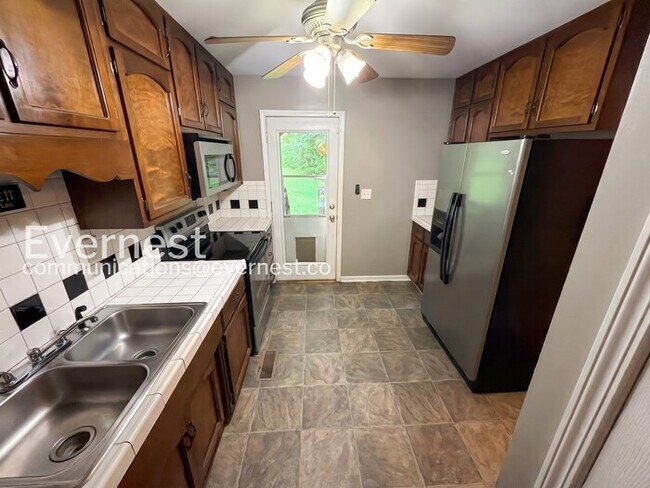 Photo - 716 Brookview Dr