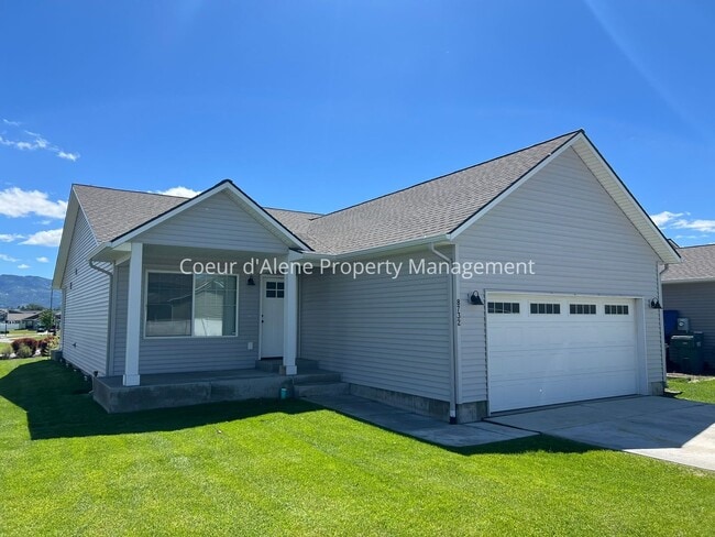 Building Photo - 3 bed house behind Crown Pointe Park!