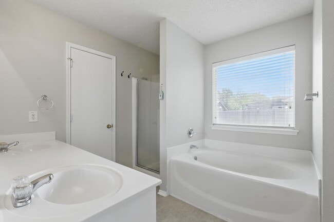 Photo - 322 Wonder Oak Ct