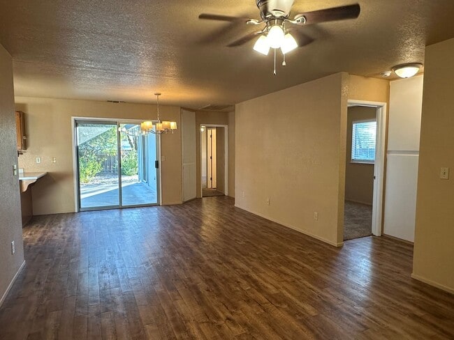 Photo - 1573-1575 Victor Avenue Unidad 1575