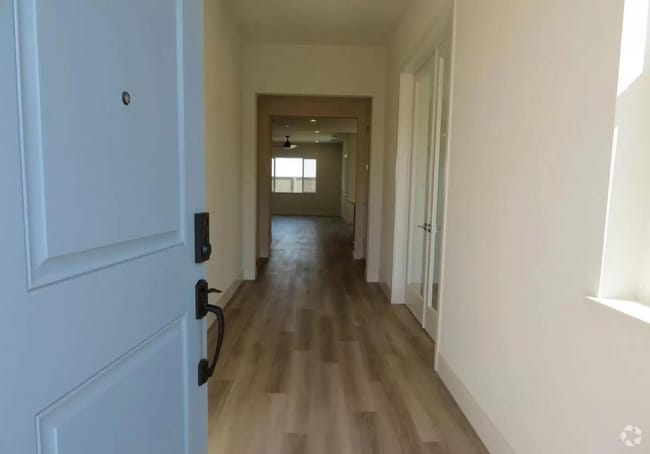 Building Photo - Spacious 4 Bed 2.5 Bath Home in Ellis with...