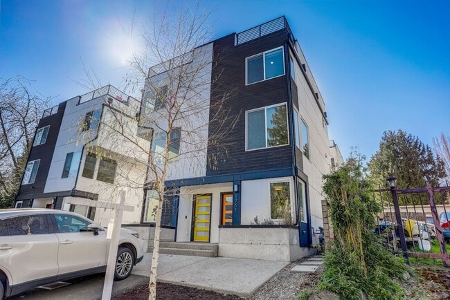 Building Photo - 1761 16th Ave S