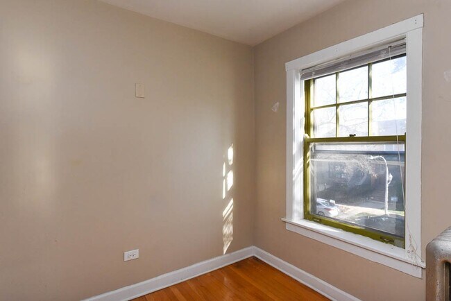 Photo - 2105 W Ainslie St Unit E3