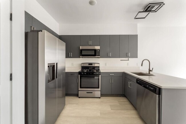 Photo - 43-45-45 W 32nd St Unidad 503