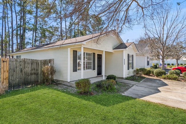 Building Photo - West Towne Cottages