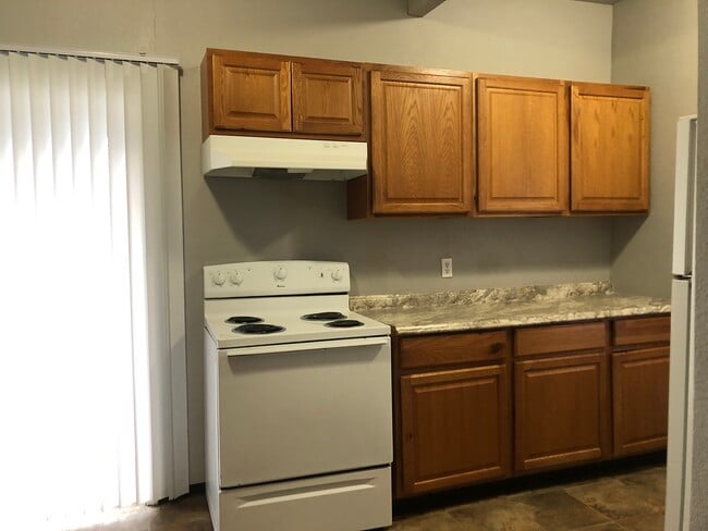 Photo - 425 NE Campus St