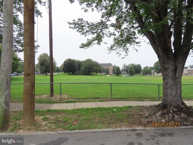 Photo - 1805 W 10th St