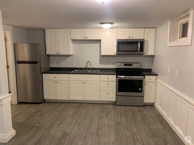 Building Photo - 32 St Johns St Unit 1 Rental