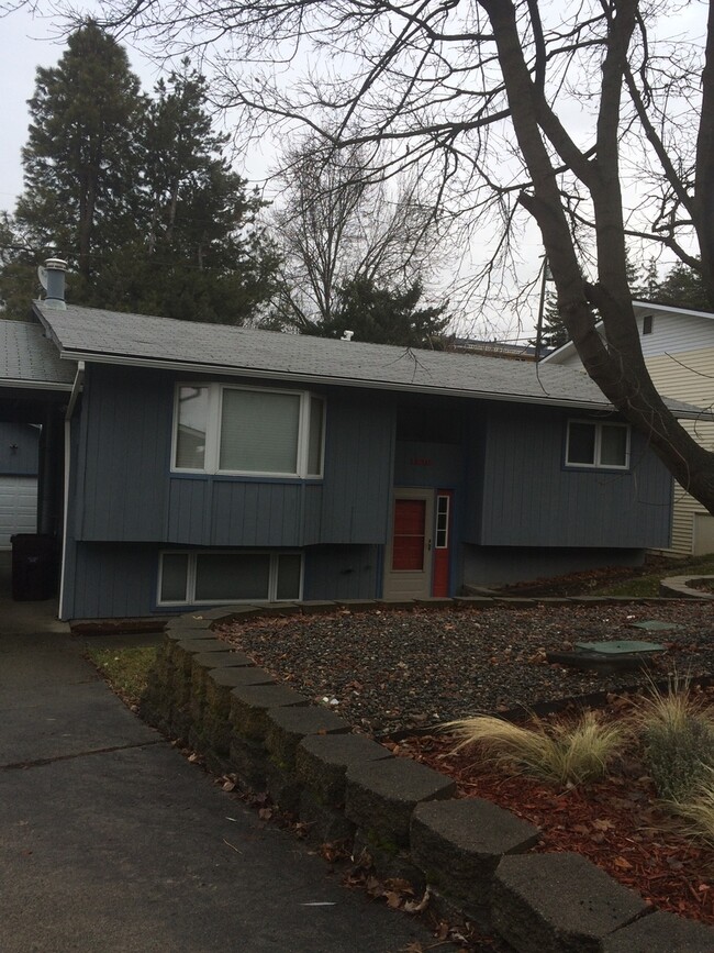 4 Bd/2.5 Ba Home on Military Hill - 4 Bd/2.5 Ba Home on Military Hill