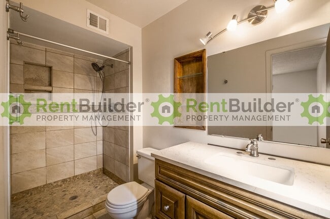 Photo - 14104 Turner Pl NE