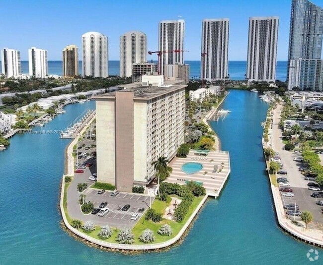 Building Photo - 400 Kings Point Dr Unit 810 Rental