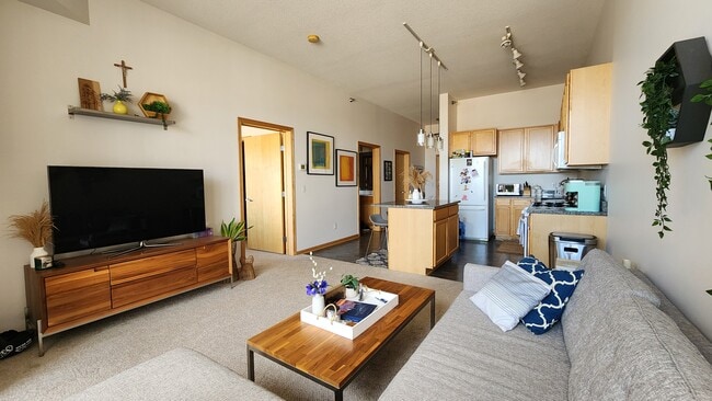 Building Photo - 2650 University Ave W Unit 323