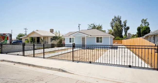 Photo - 3619 L St Unidad Front House