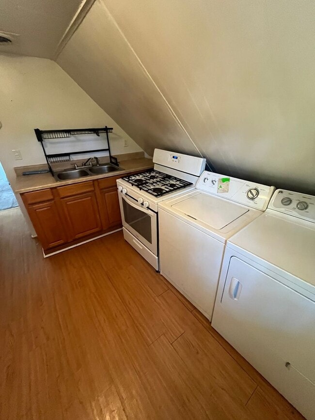 Photo - 19 Bradley St Unit 3rd floor
