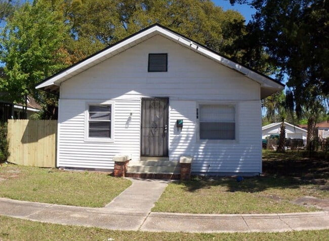 Building Photo - 617 Ivy St Rental