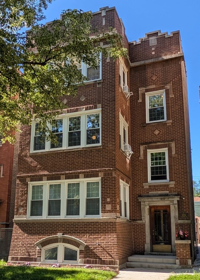Building Photo - 2734 W Winnemac Ave Unit Apt 2