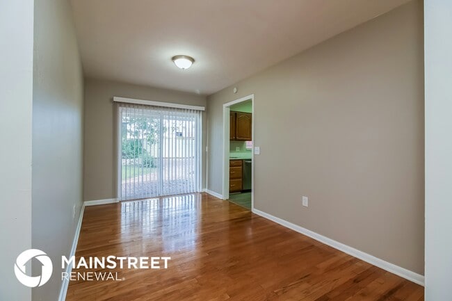 Photo - 804 Greenbriar Dr