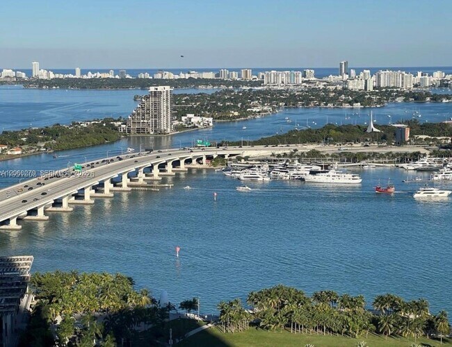 Building Photo - 900 Biscayne Blvd Unit 3408