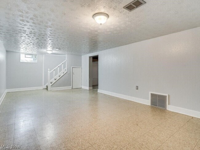 Photo - 2348 Saybrook Rd