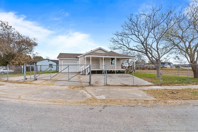 Photo - 3 Bedroom 1 Bath Remodeled Home