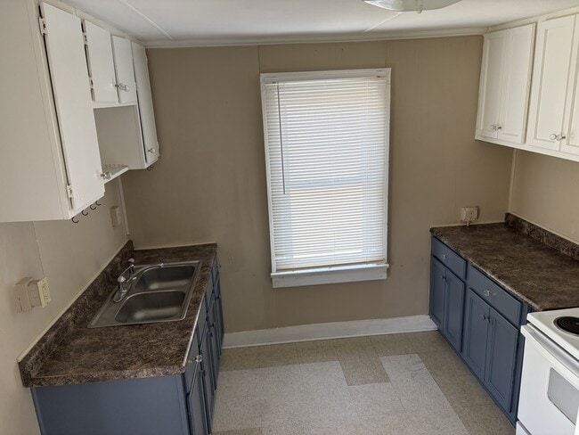 Photo - 400 Lamar St