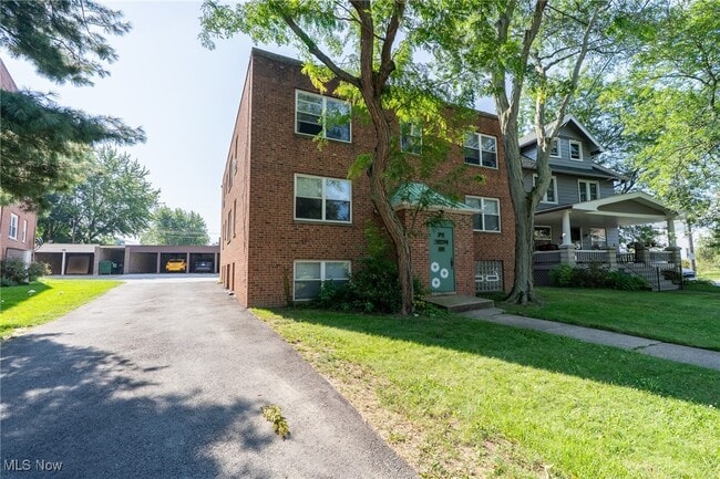 Building Photo - 1335 Mathews Ave Unit 3 Rental