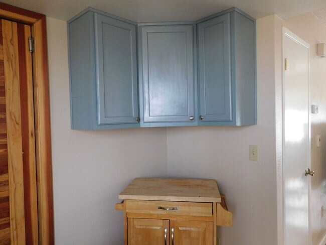 Photo - Spacious 3bd 2.5ba Quiet location.