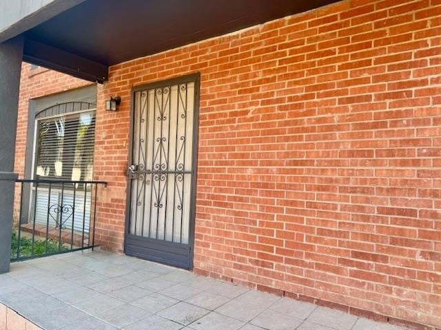 Building Photo - 1305 Tilden Ave Unit 5