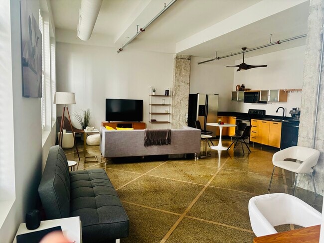 Photo - 350 Saint Peter St Unit 608