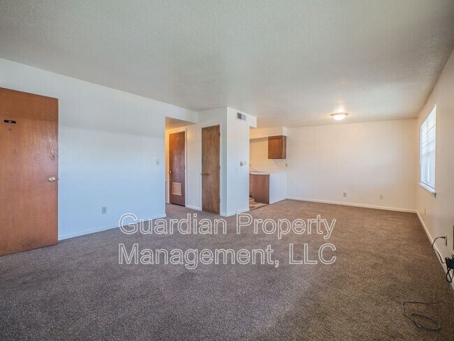 Photo - 1115 N College Dr