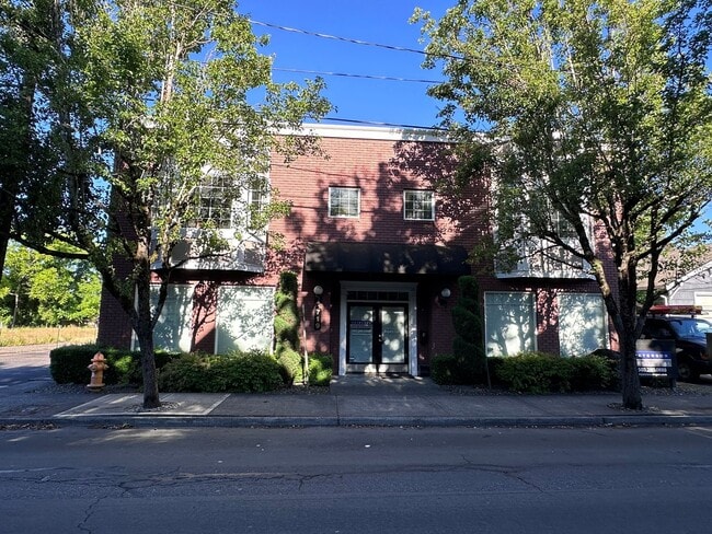 Building Photo - Spacious Condo in Downtown Gresham - Near MAX! Unit 713