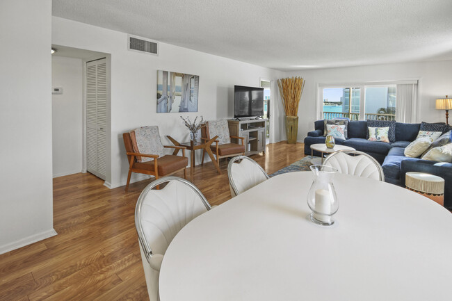 Photo - 2936 Lake Shore Dr Unit 310