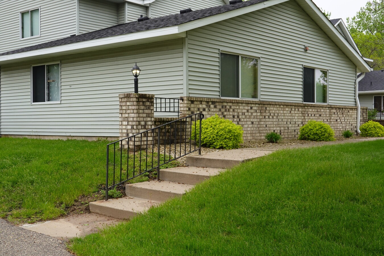 Photo - 1682 Helena Rd N