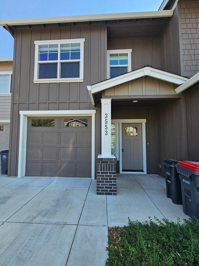 Beautiful Townhome in East Medford - Beautiful Townhome in East Medford