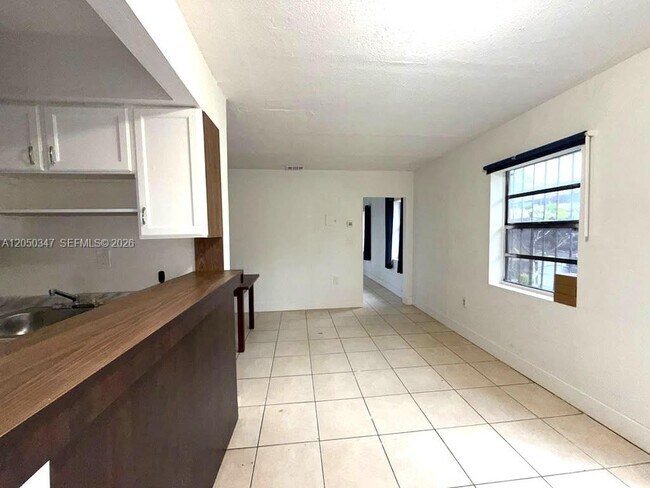 Photo - 800 NW 56th St Unit 3