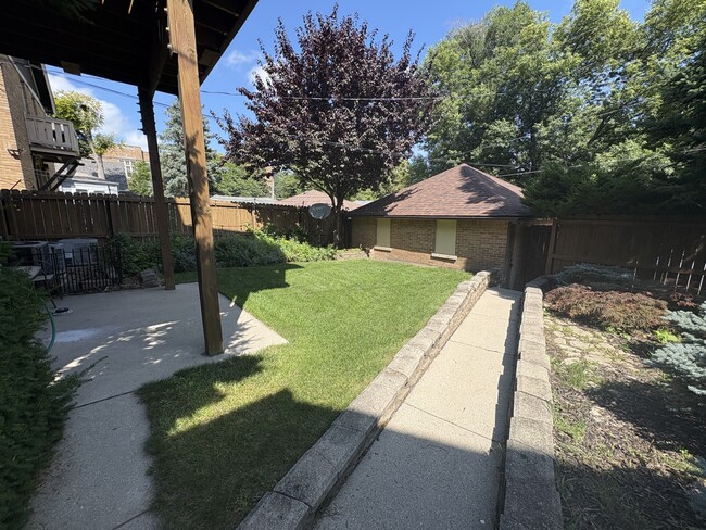 Building Photo - 2862 N 52nd St Rental