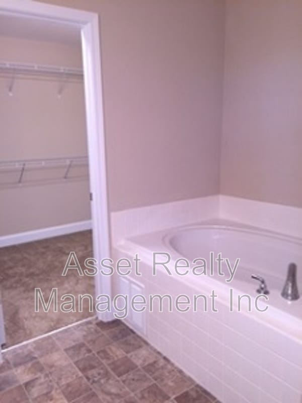 Photo - 6021 Loftis Creek Ln