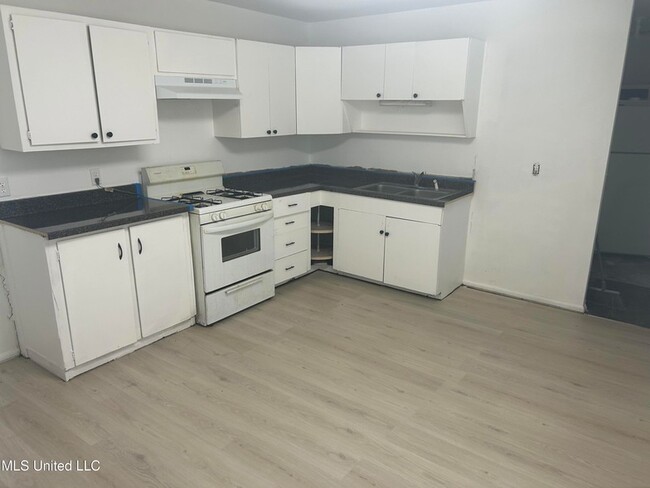 Photo - 2534 Cypress Ave