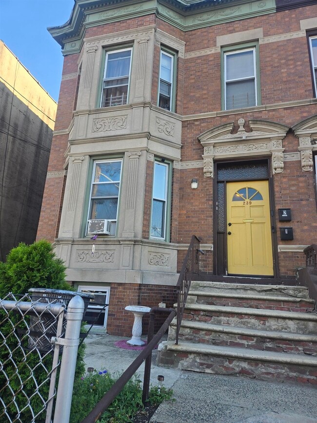 Building Photo - 239 Fulton Ave Unit 1