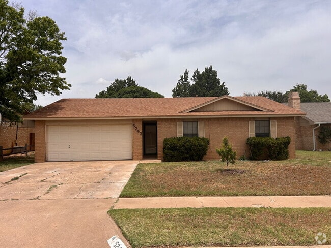 Building Photo - Location Location. 3/2/2 Adorable Home