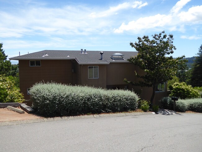 MODERN FOUR BEDROOM HOME IN THE GREENBRAE ... - MODERN FOUR BEDROOM HOME IN THE GREENBRAE ...