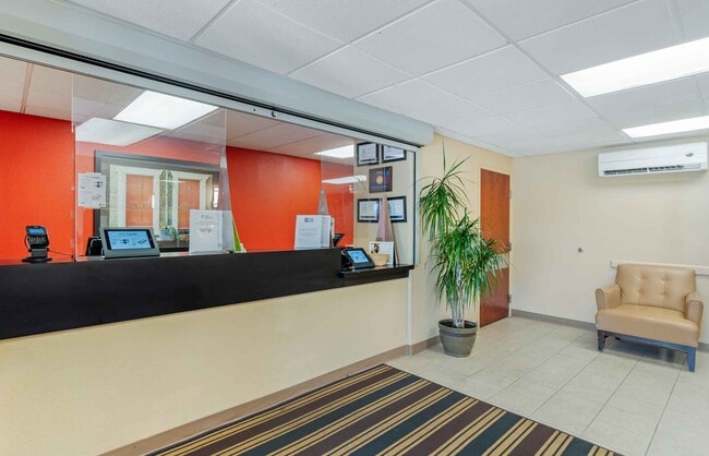 Furnished Studio-Chicago - Rolling Meadows