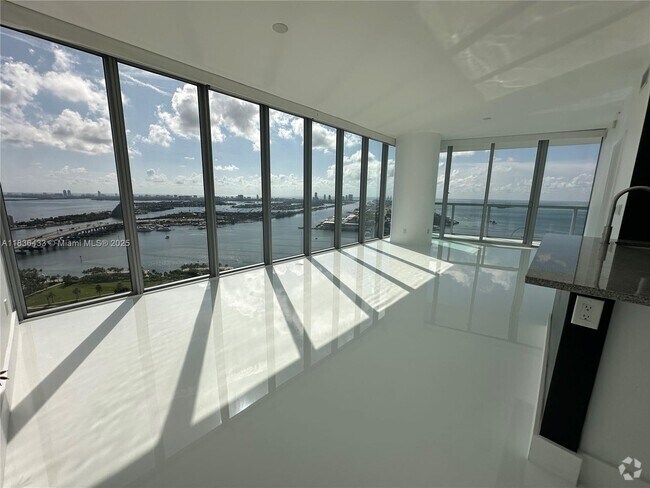 Building Photo - 888 Biscayne Blvd Unit 4208 Rental