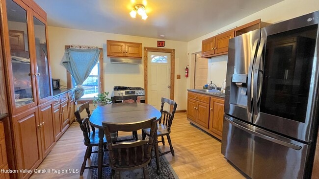 Photo - 879 Samsonville Rd