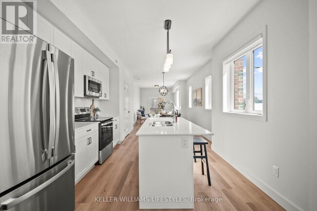 Photo - 470 Darcy Dr