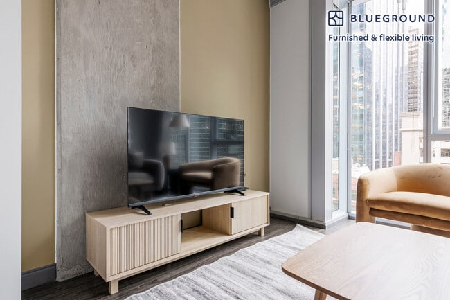 215 W Lake St Unit SI FL12-ID1343