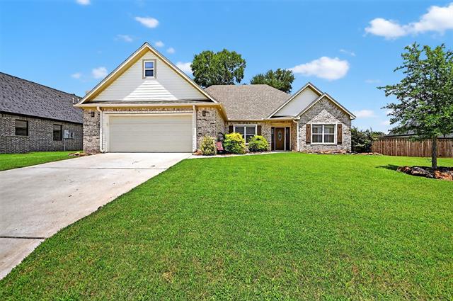 Photo - 38 Lone Oak Blvd